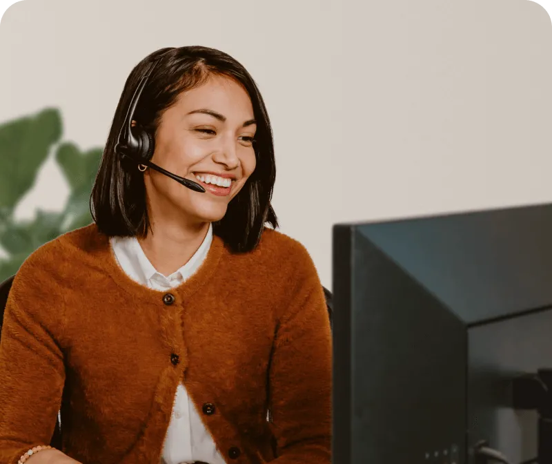 A female contact center agent speaking to a client