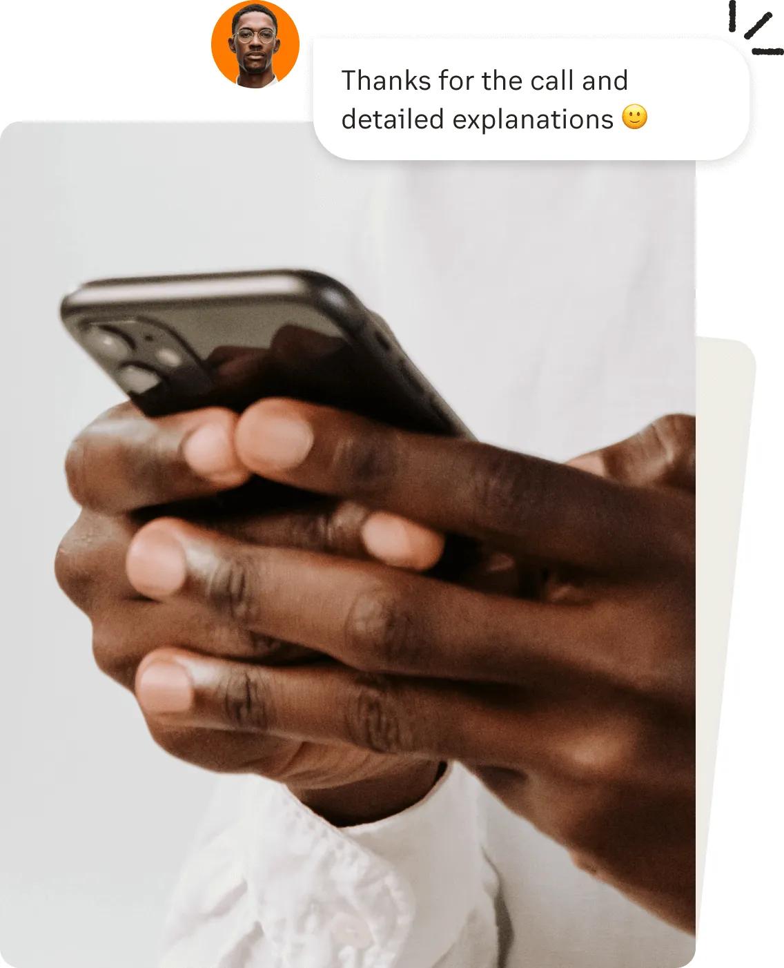Ein Mann, der über die RingCentral App eine Nachricht sendet